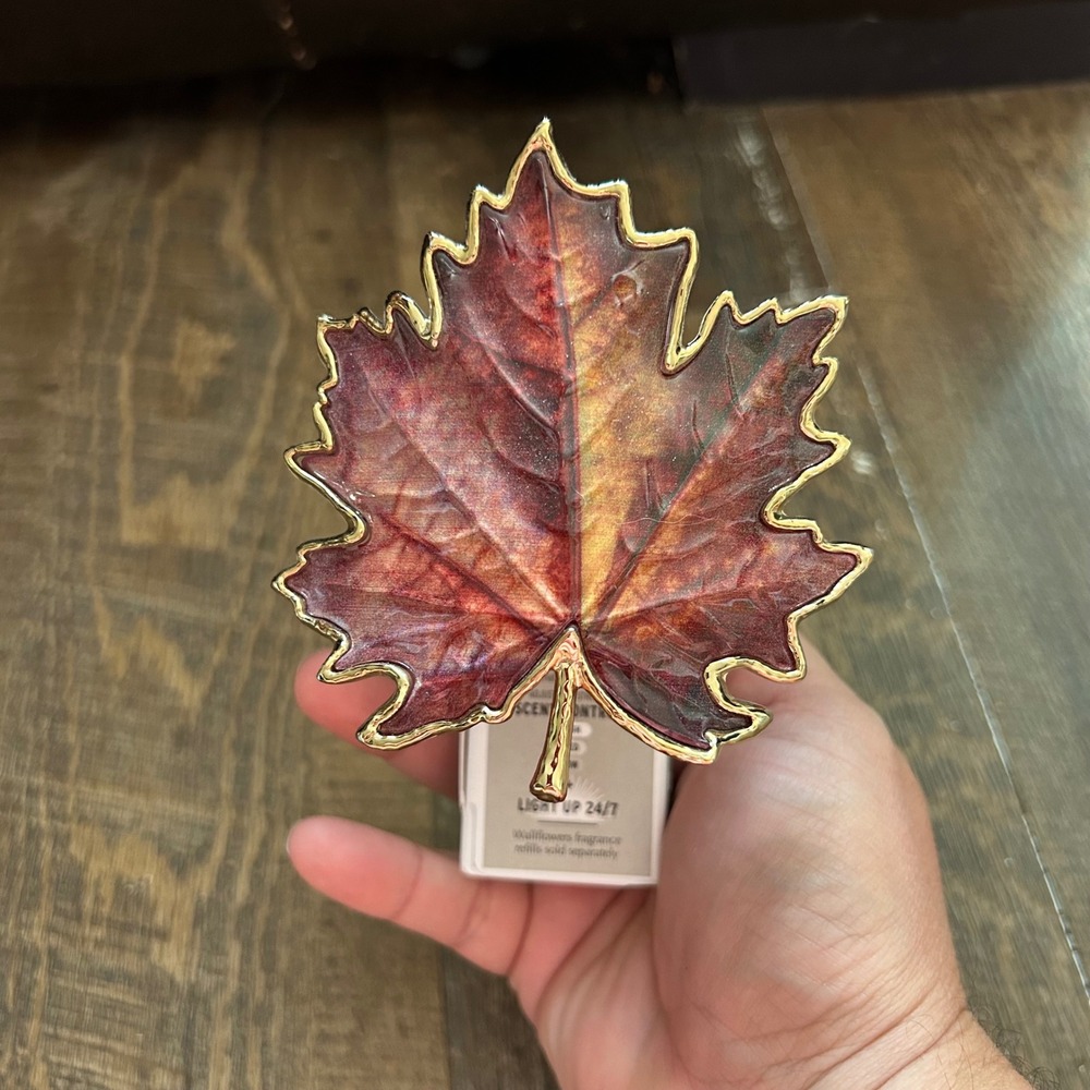 Bath‎ Body Works 2026 Maple Leaf Wallflowers Plug In Nightlight Fall Gold New